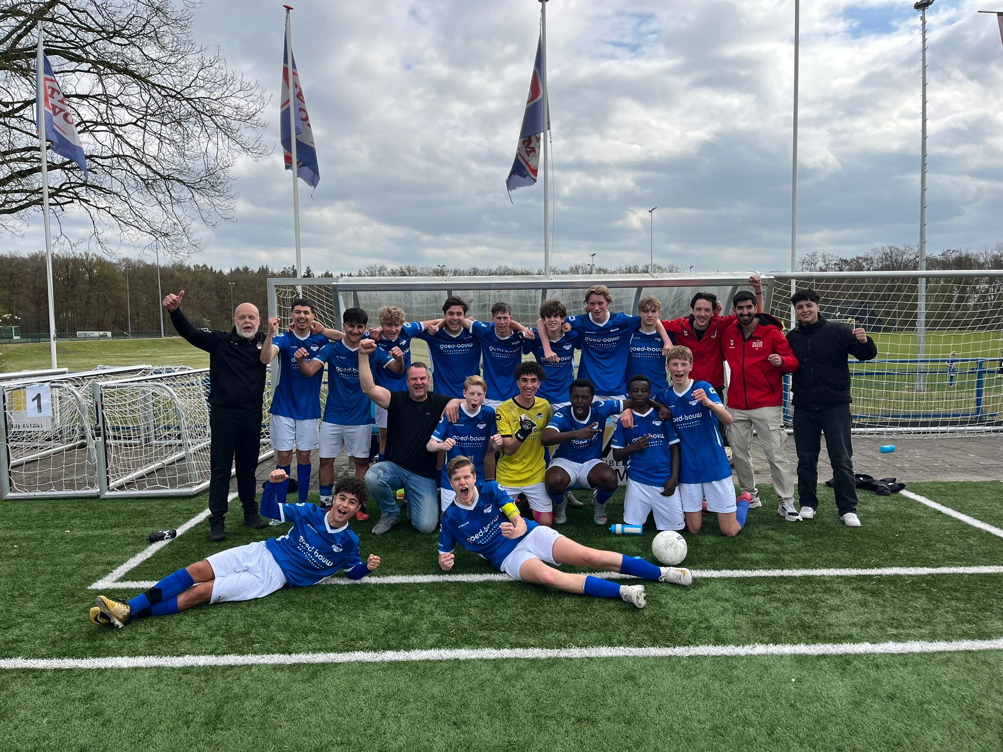 STDVSA/HDS JO17-1 bereikt finale KNVB Jeugdbeker na overtuigende 7-2 overwinning