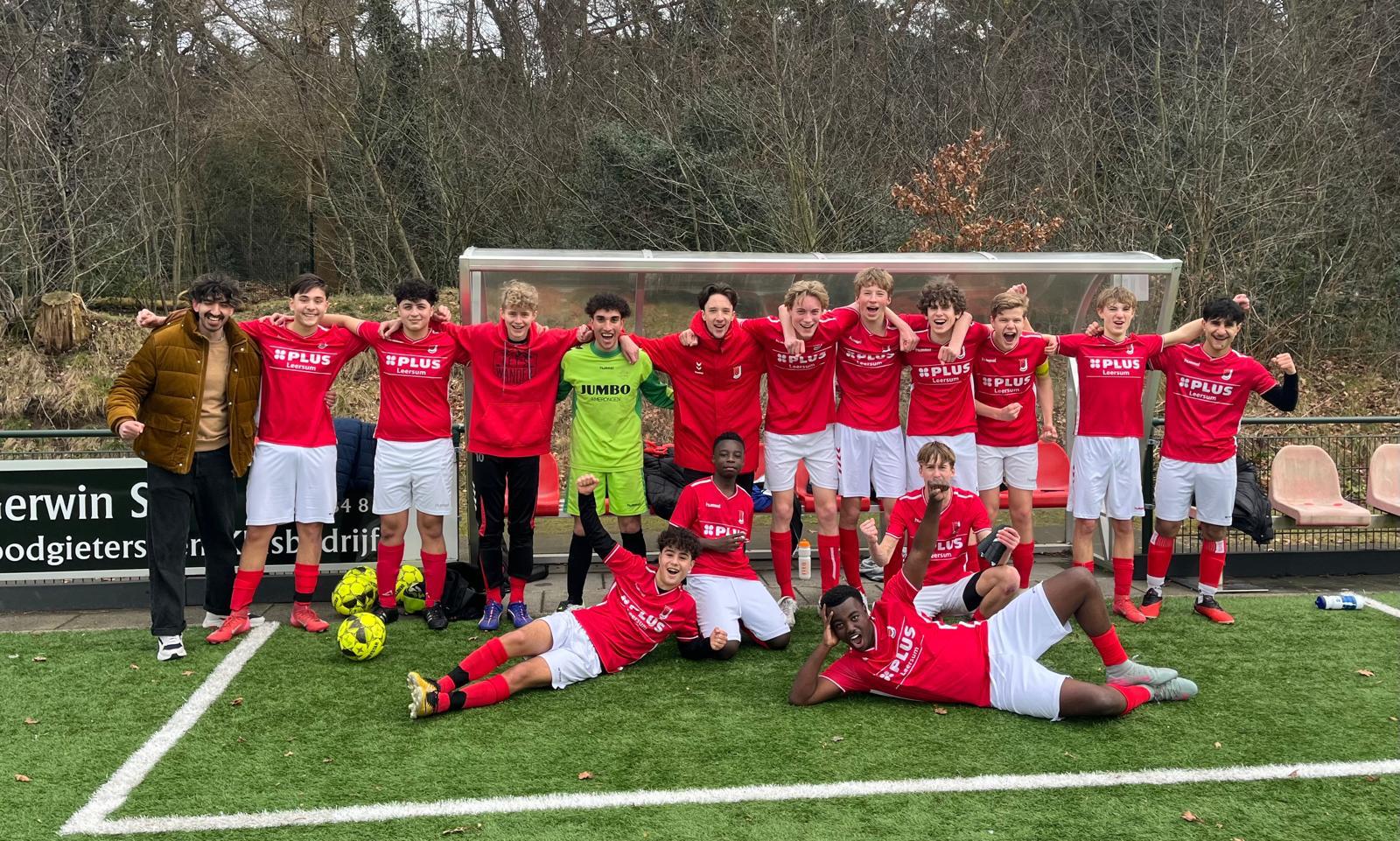 Jo17-1 heeft de halve finale van het bekertoernooi bereikt na een welverdiende 4-0 overwinning !